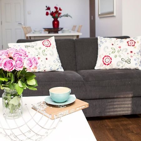 Apt 3, Trafalgar Sq Duplex, 3Rd & 4Th Floor By Indigo Flats Londra Dış mekan fotoğraf