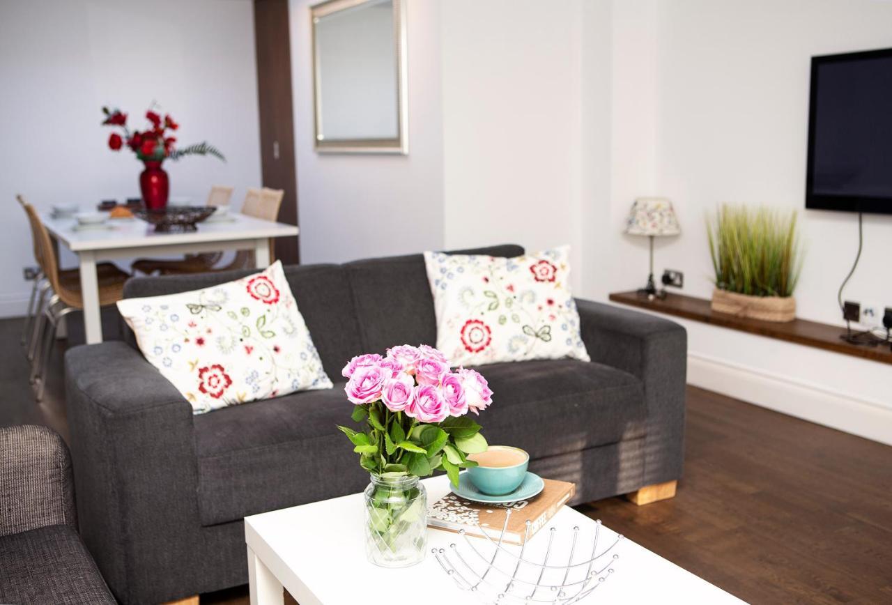 Apt 3, Trafalgar Sq Duplex, 3Rd & 4Th Floor By Indigo Flats Londra Dış mekan fotoğraf