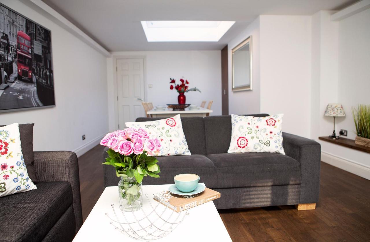 Apt 3, Trafalgar Sq Duplex, 3Rd & 4Th Floor By Indigo Flats Londra Dış mekan fotoğraf
