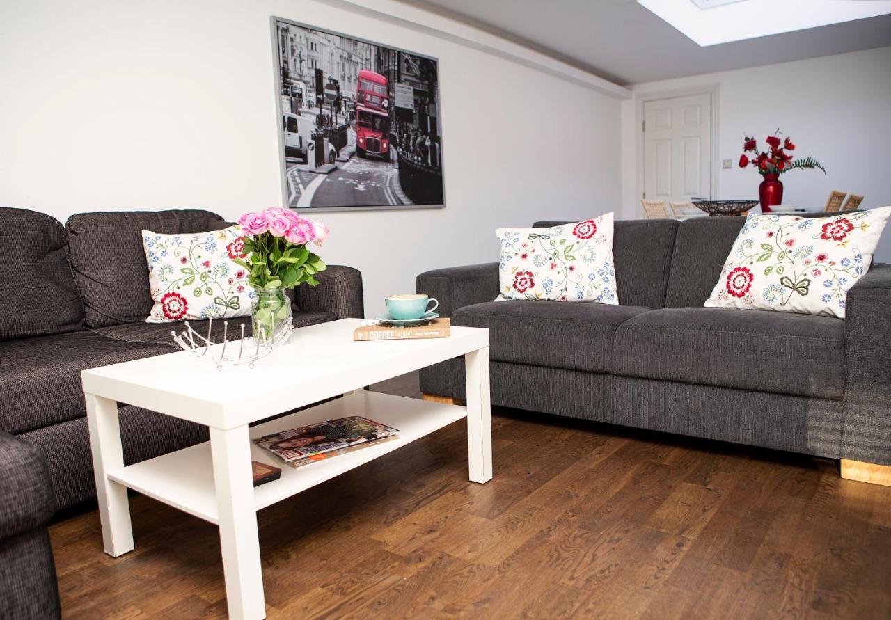 Apt 3, Trafalgar Sq Duplex, 3Rd & 4Th Floor By Indigo Flats Londra Dış mekan fotoğraf