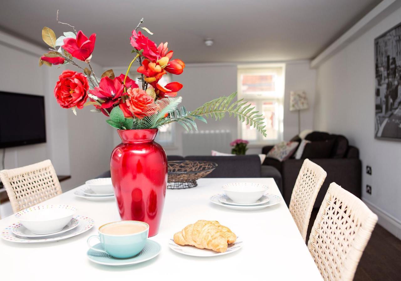Apt 3, Trafalgar Sq Duplex, 3Rd & 4Th Floor By Indigo Flats Londra Dış mekan fotoğraf