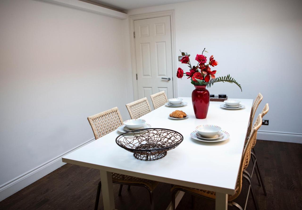 Apt 3, Trafalgar Sq Duplex, 3Rd & 4Th Floor By Indigo Flats Londra Dış mekan fotoğraf