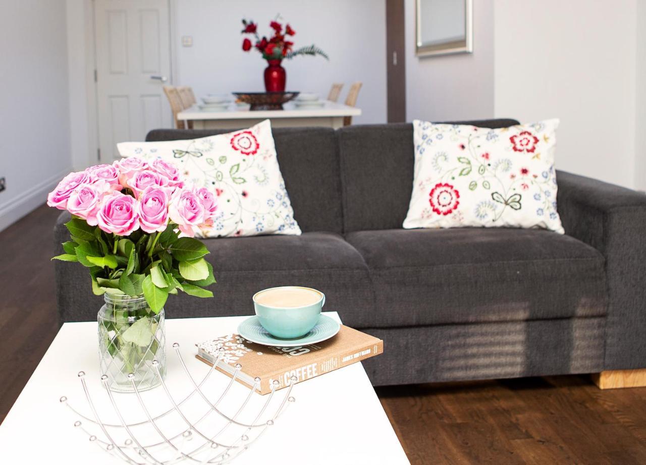 Apt 3, Trafalgar Sq Duplex, 3Rd & 4Th Floor By Indigo Flats Londra Dış mekan fotoğraf